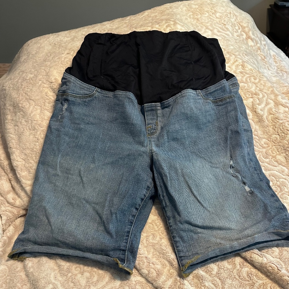 Isabel Maternity Bermuda shorts